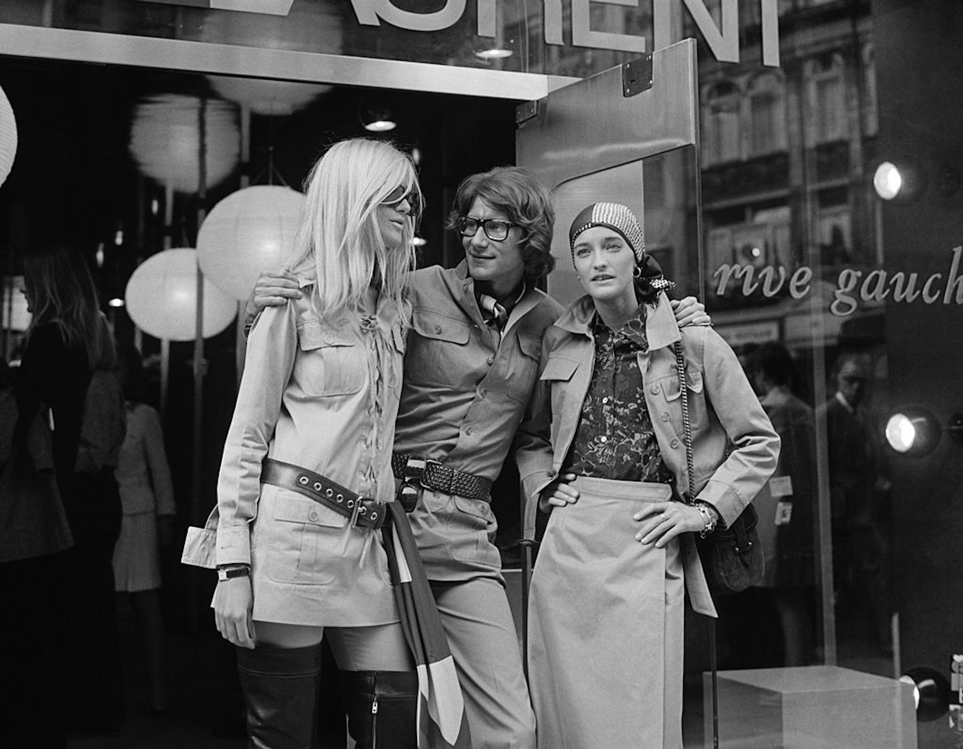 Yves Saint Laurent, French designer with two fashion models, Betty Catroux (left) and Loulou de la Falaise